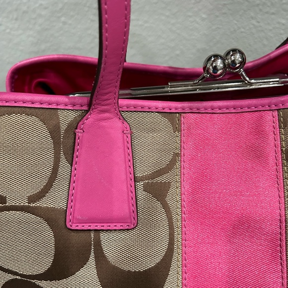 Authentic Signature Coach Satchel Handbag - Picture 6 of 13